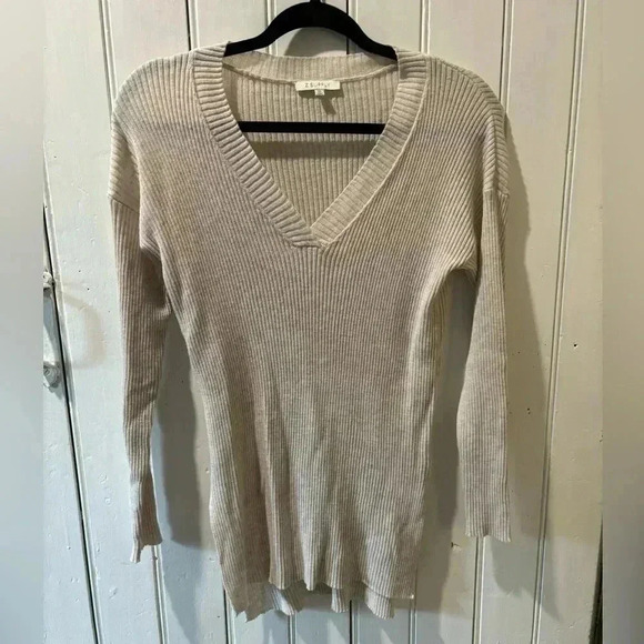 Z Supply Avalon Ribbed  Vneck Sweater Oatmeal Beige - Picture 3 of 5